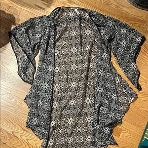 BCBGeneration Monochrome Patterned Kimono